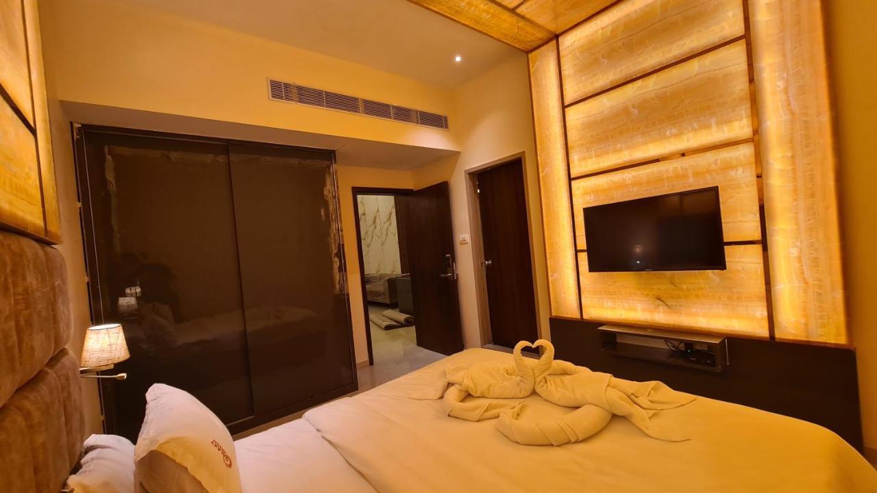 Galaxy Club & Hotel Bijāpur Exterior foto